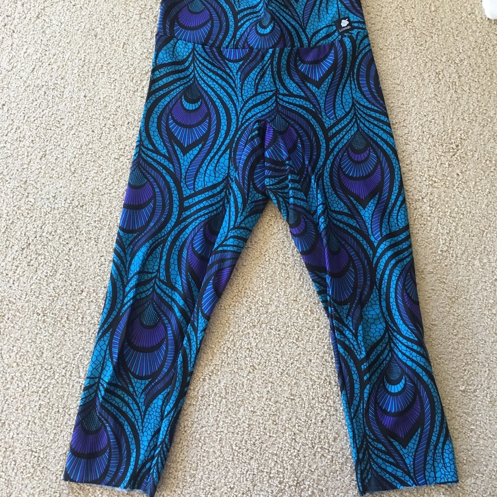 LineageWear Blue peacock Capri leggings